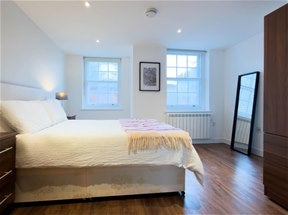 Flat Market Place in Greater London