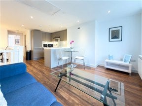 Flat Market Place in Greater London
