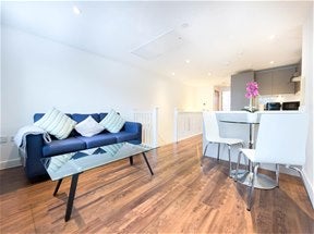 Flat Market Place in Greater London