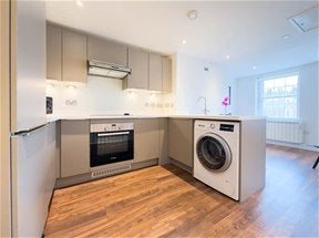 Flat Market Place in Greater London
