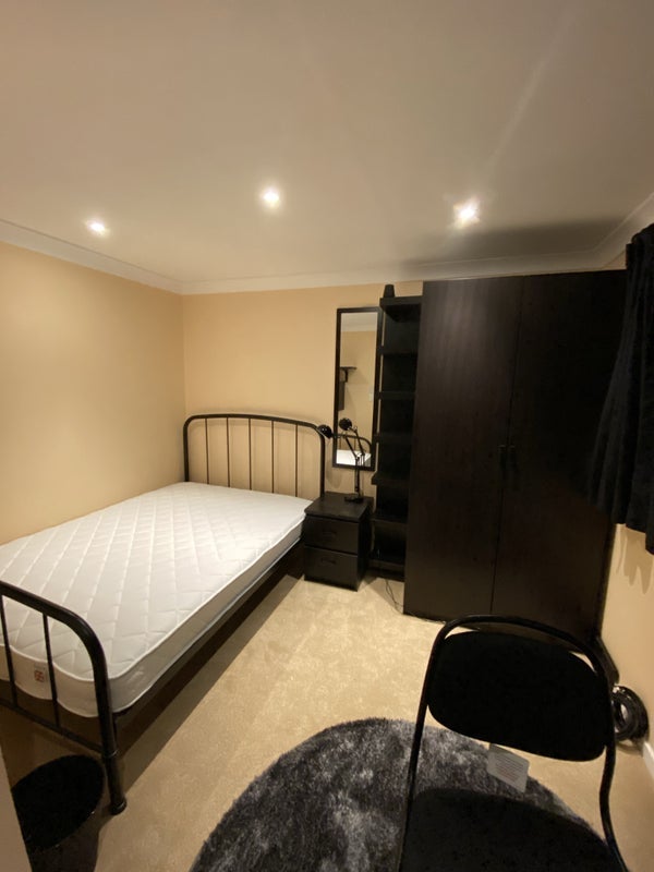Room Sherwood Walk in Crawley