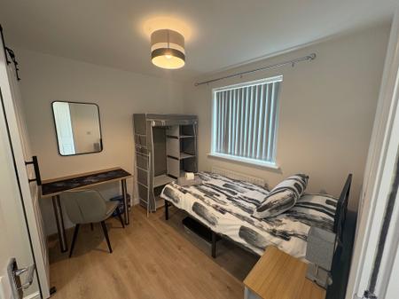 Room Chepstow Road in Corby