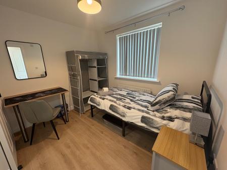 Room Chepstow Road in Corby