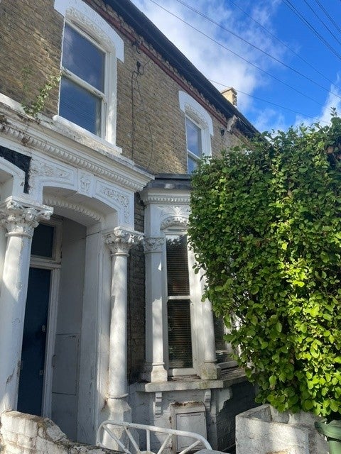 Flat Rattray Road in Greater London