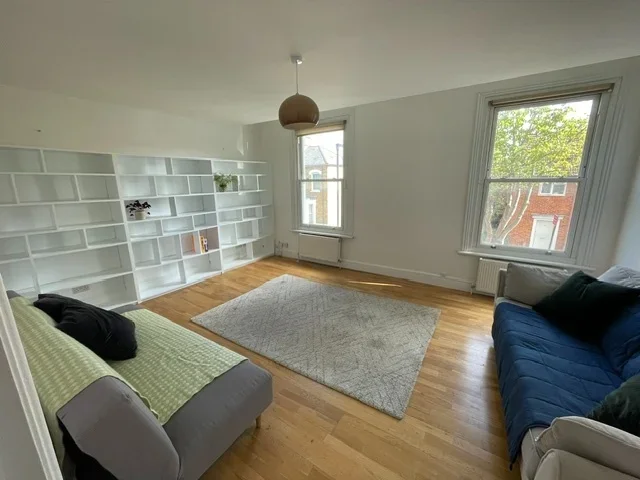 Flat Rattray Road in Greater London