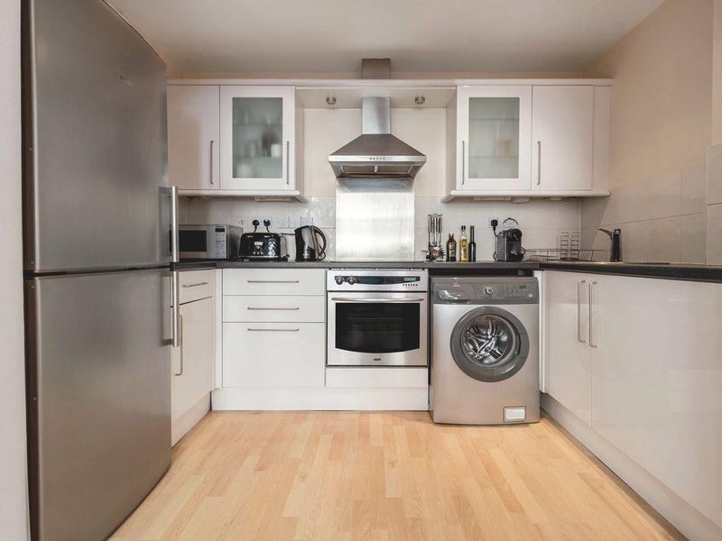 Room Castletown Road in Greater London