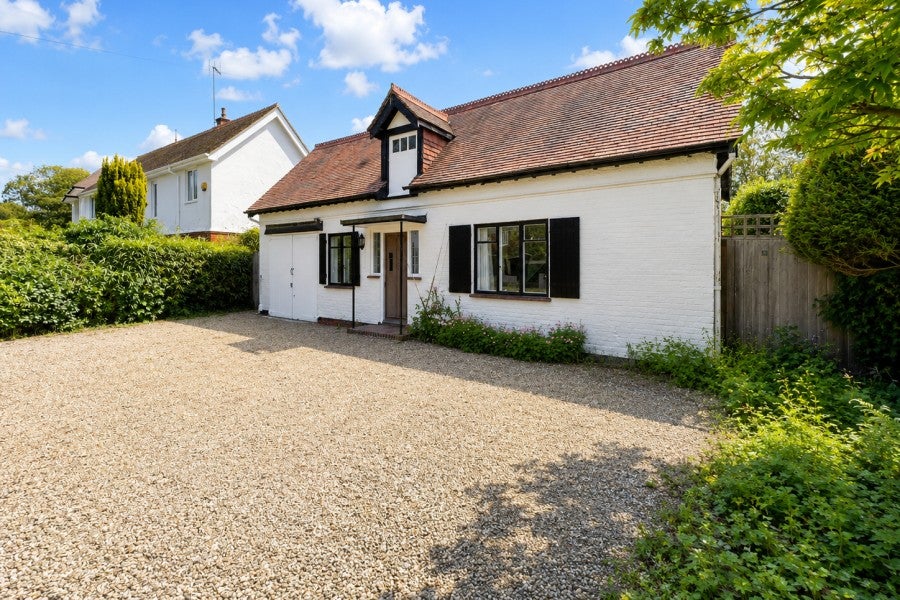 House Pembroke Road in Woking