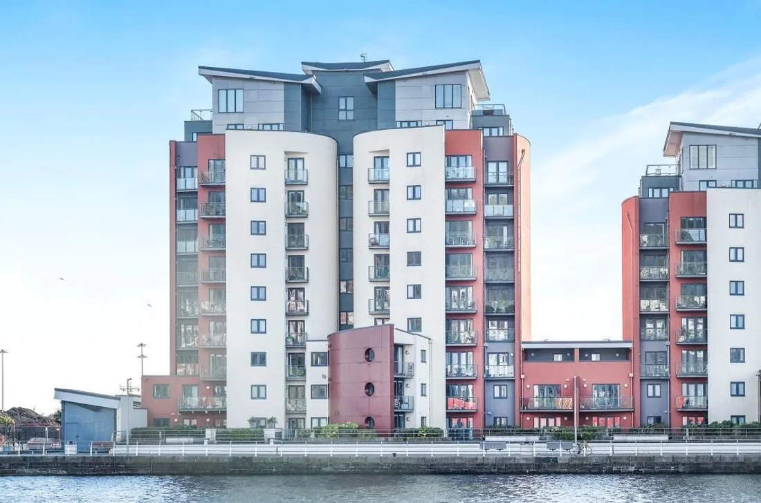 Flat King's Road in Swansea