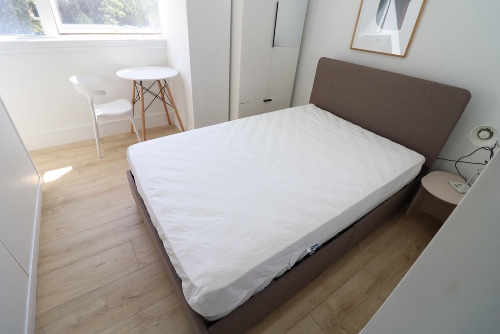 Room Globe Road in Greater London