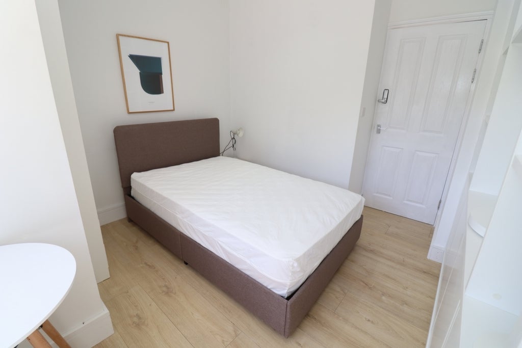 Room Globe Road in Greater London