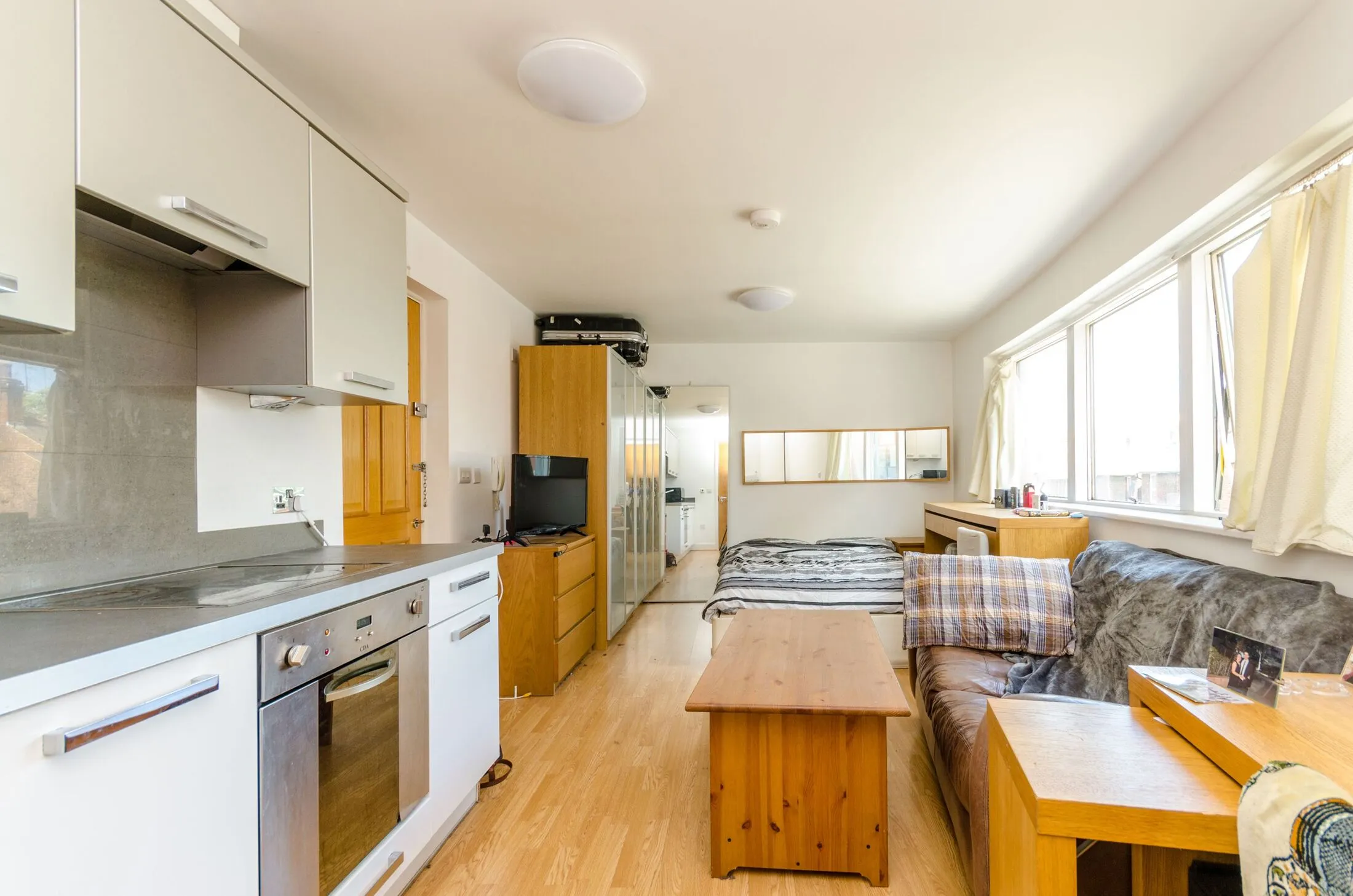 Flat Station View in Guildford