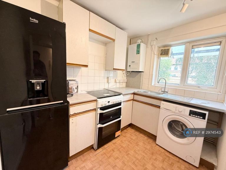 Flat Tiptree Crescent in Greater London