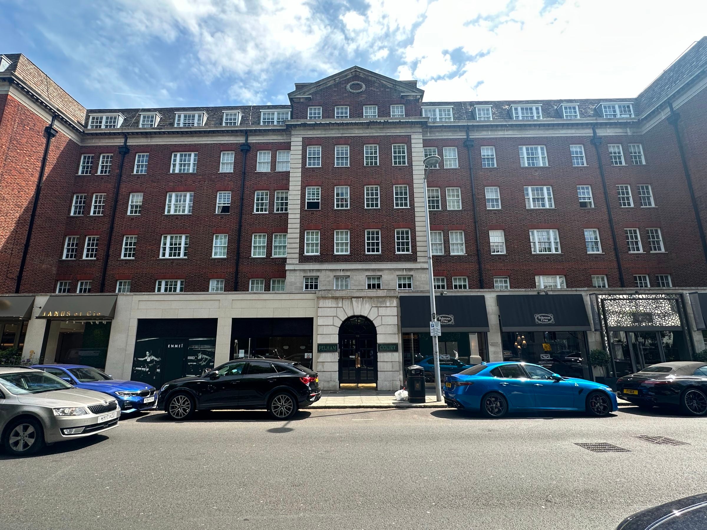 Flat Fulham Road in Greater London
