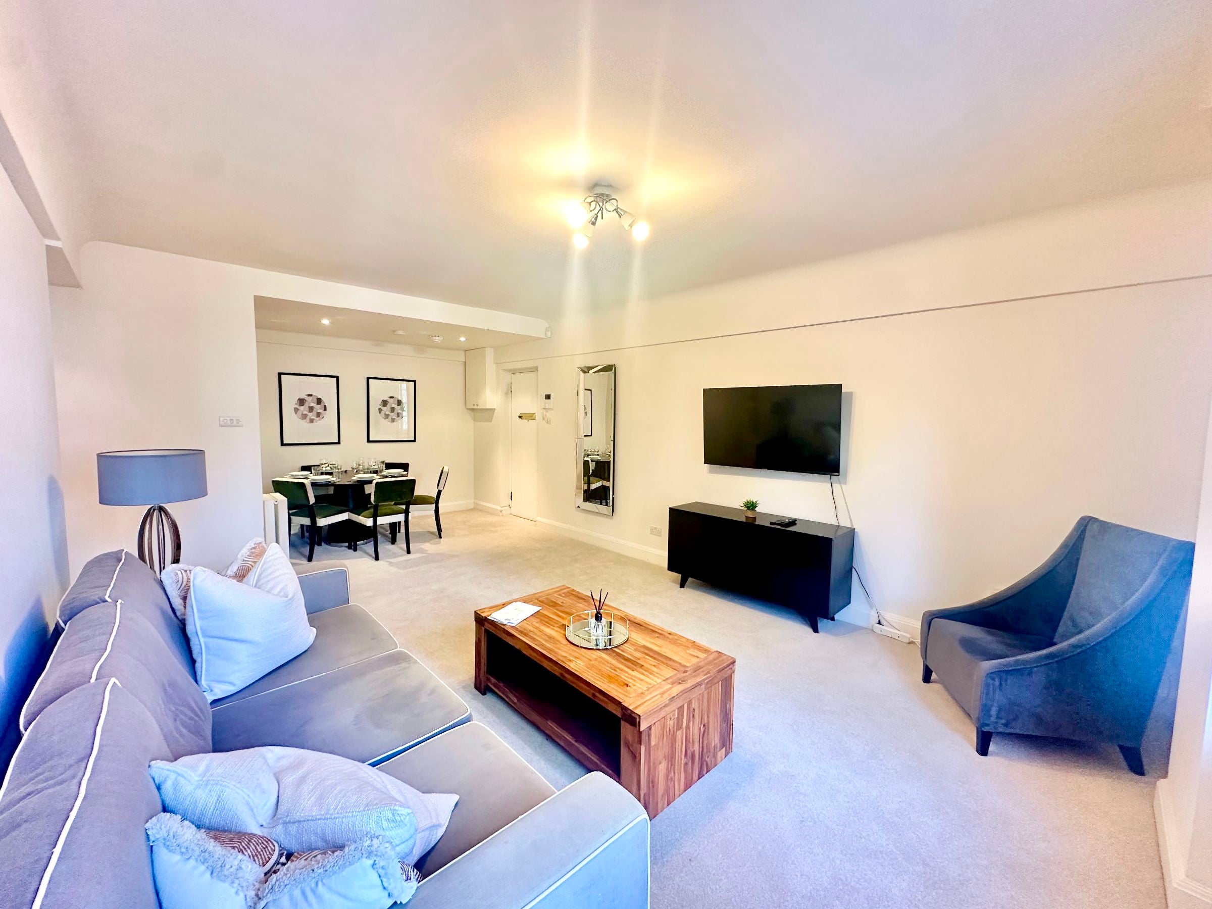 Flat Fulham Road in Greater London