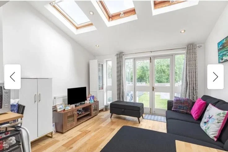 House Lincoln Avenue in Greater London