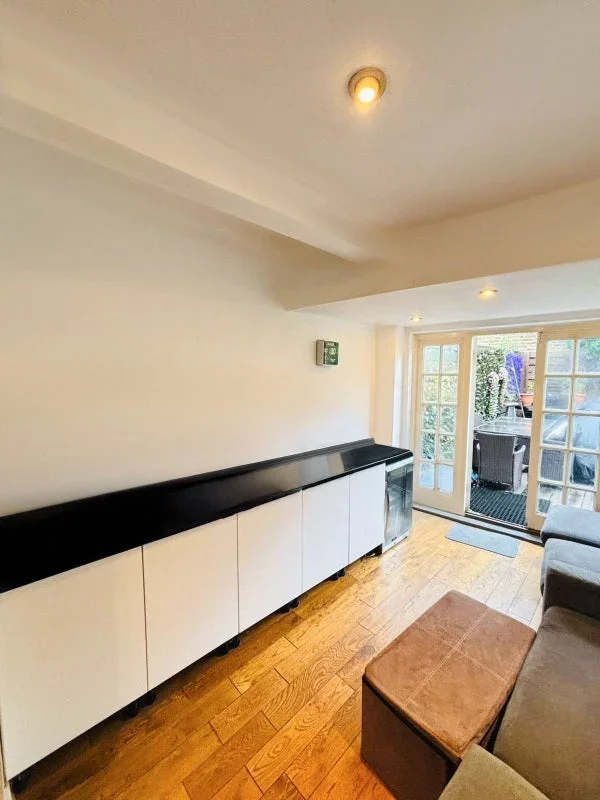 Room Aslett Street in Greater London