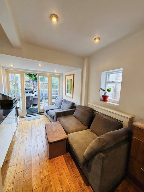 Room Aslett Street in Greater London