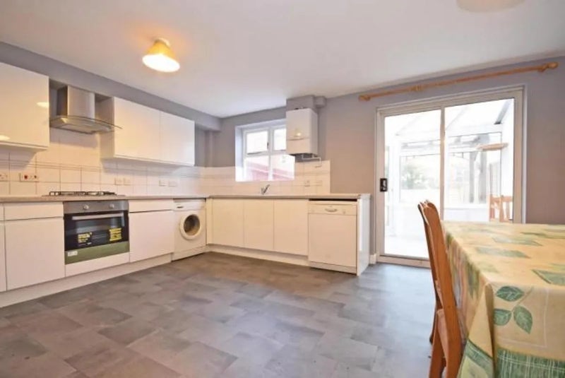 Room Massingberd Way in Greater London