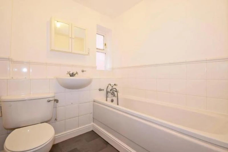 Room Massingberd Way in Greater London