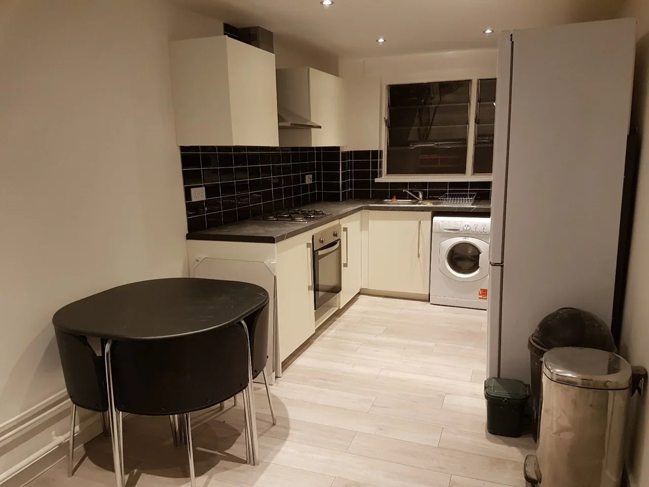 Flat Wells Square in Greater London