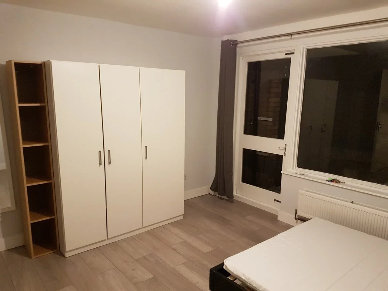Flat Wells Square in Greater London