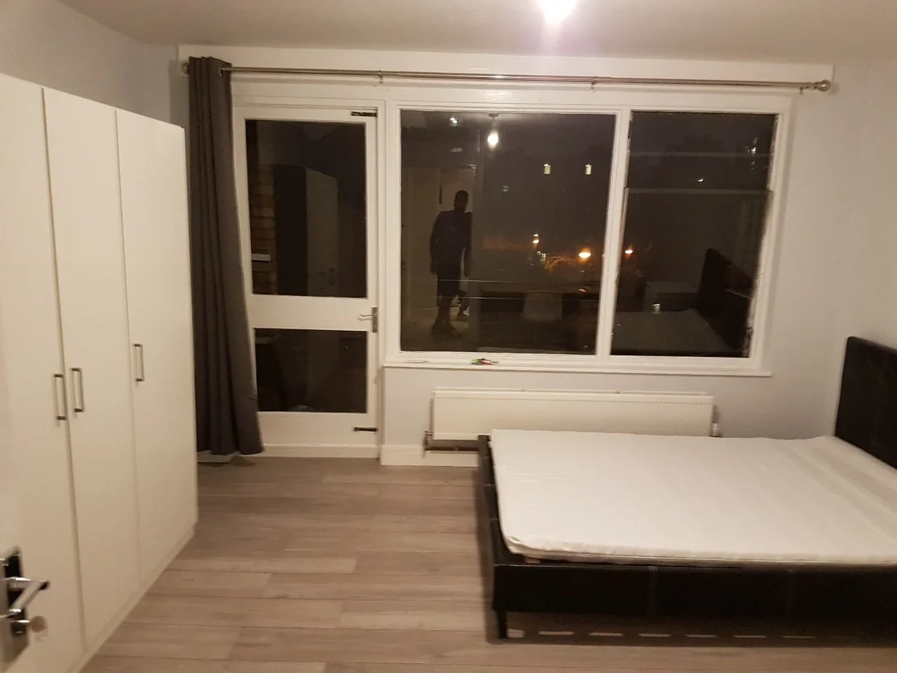 Flat Wells Square in Greater London