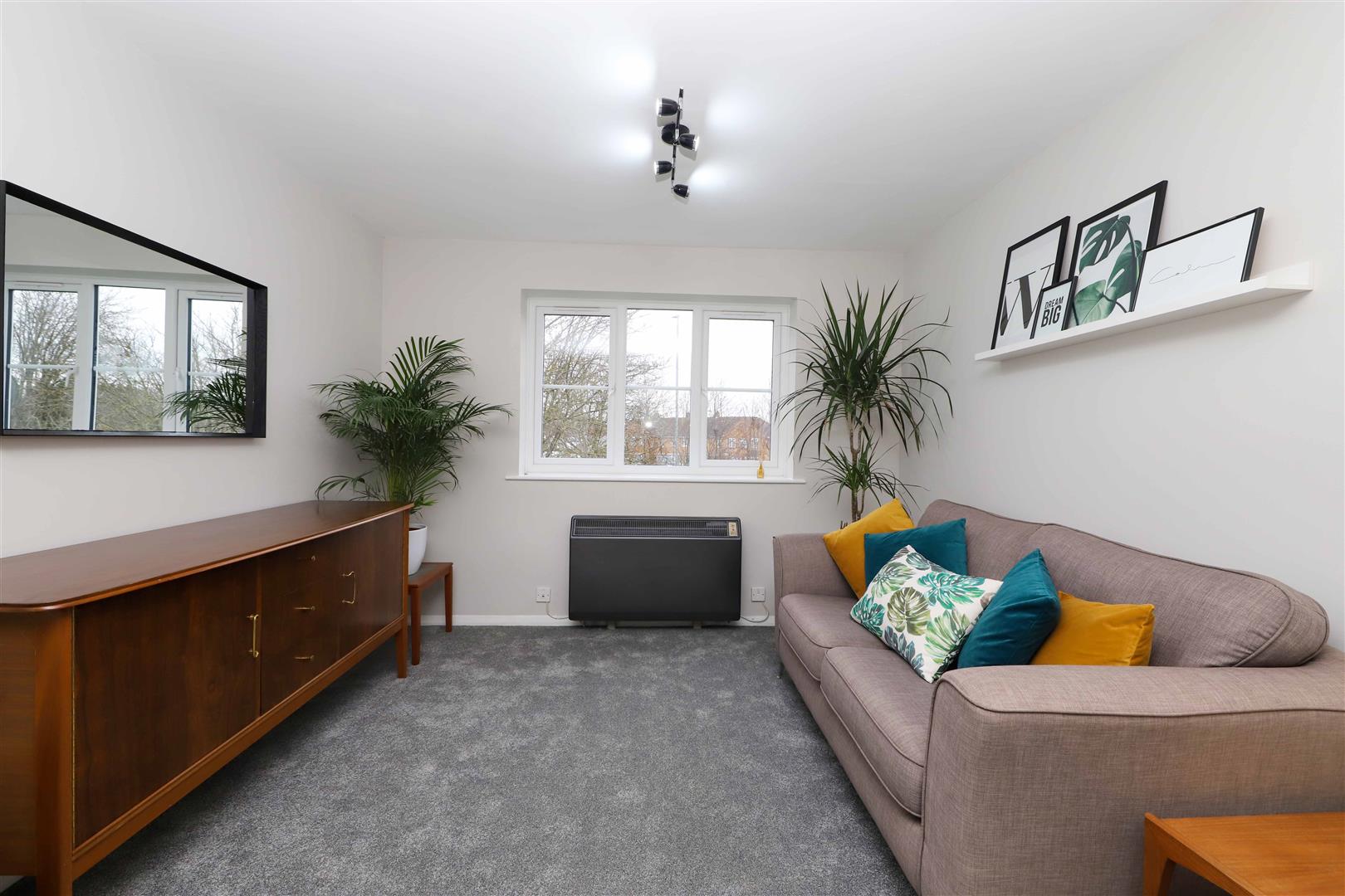 Flat Gould's Green in Greater London