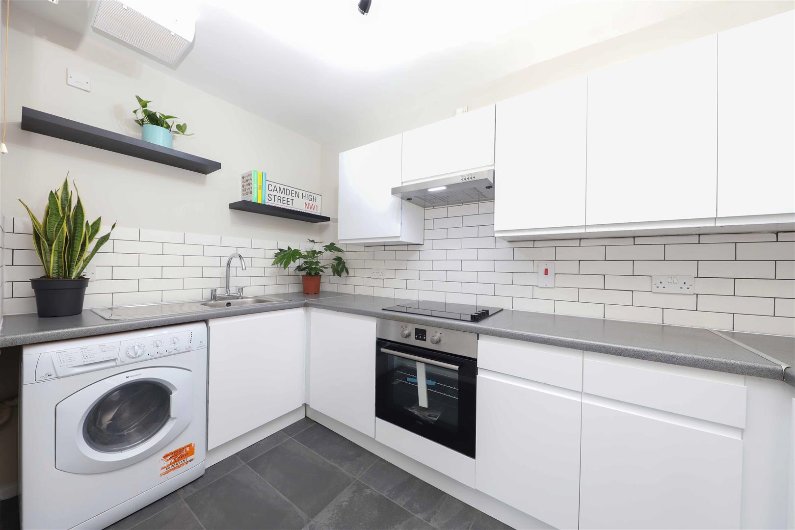 Flat Gould's Green in Greater London