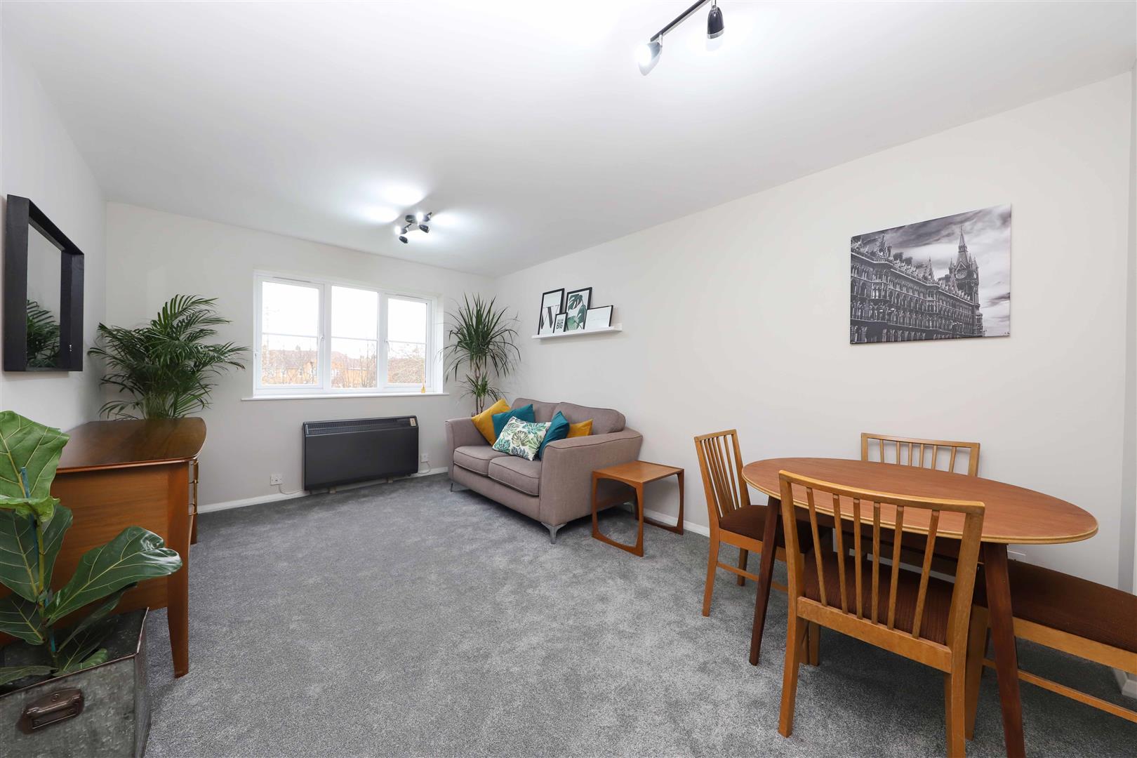 Flat Gould's Green in Greater London