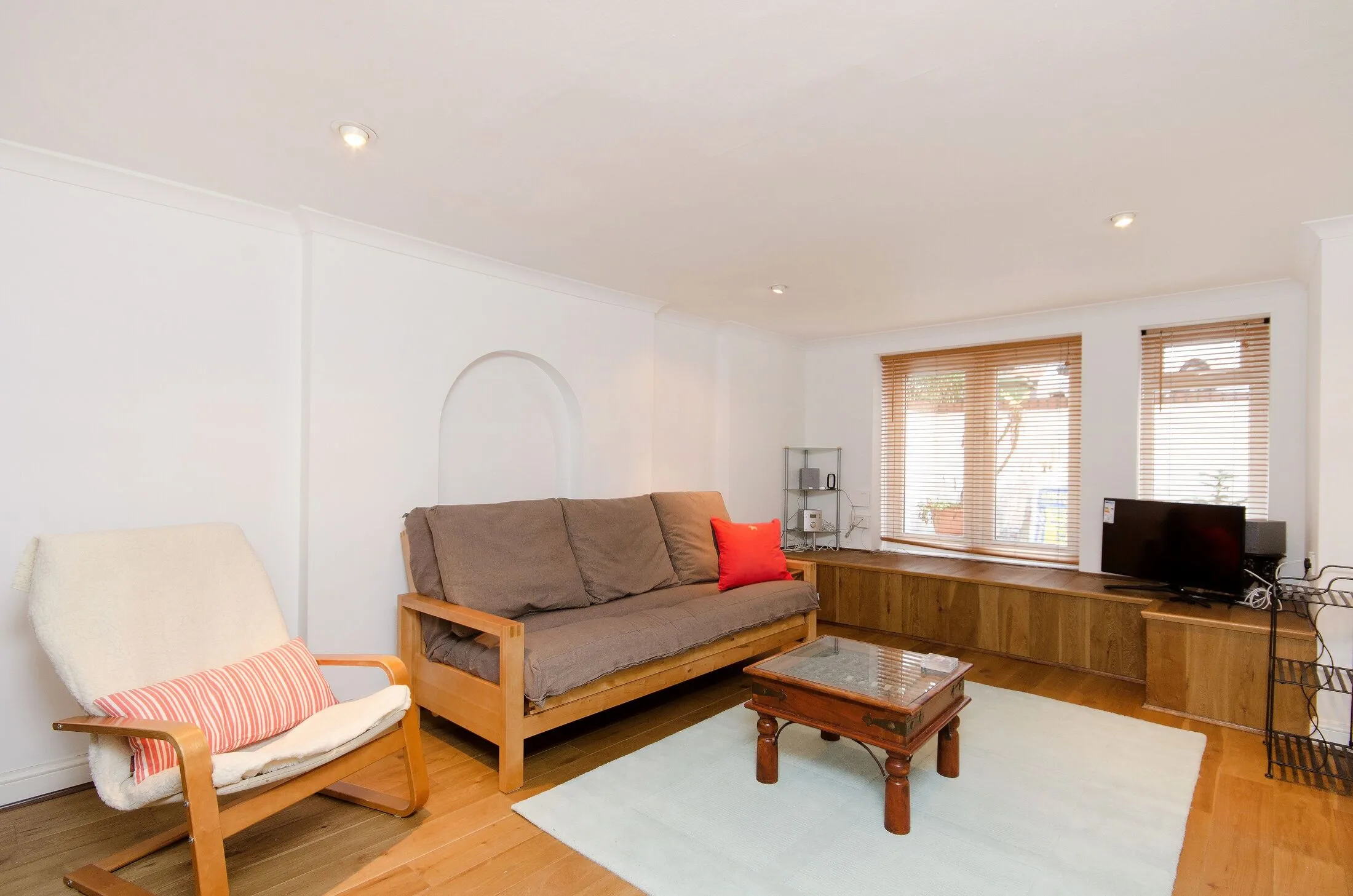 Flat Chatsworth Road in Greater London