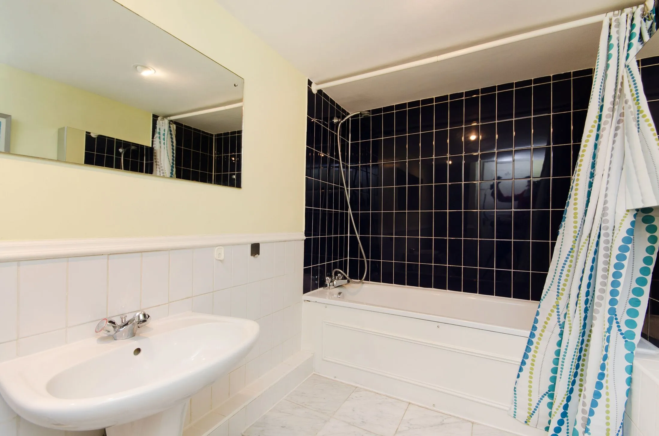 Flat Chatsworth Road in Greater London