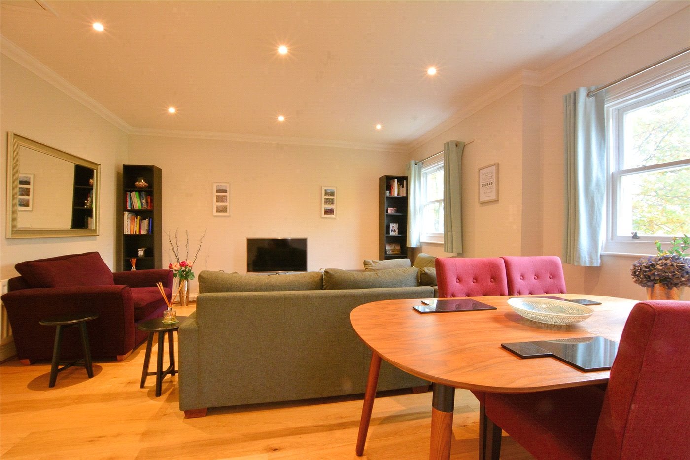 Flat Cedars Close in Greater London