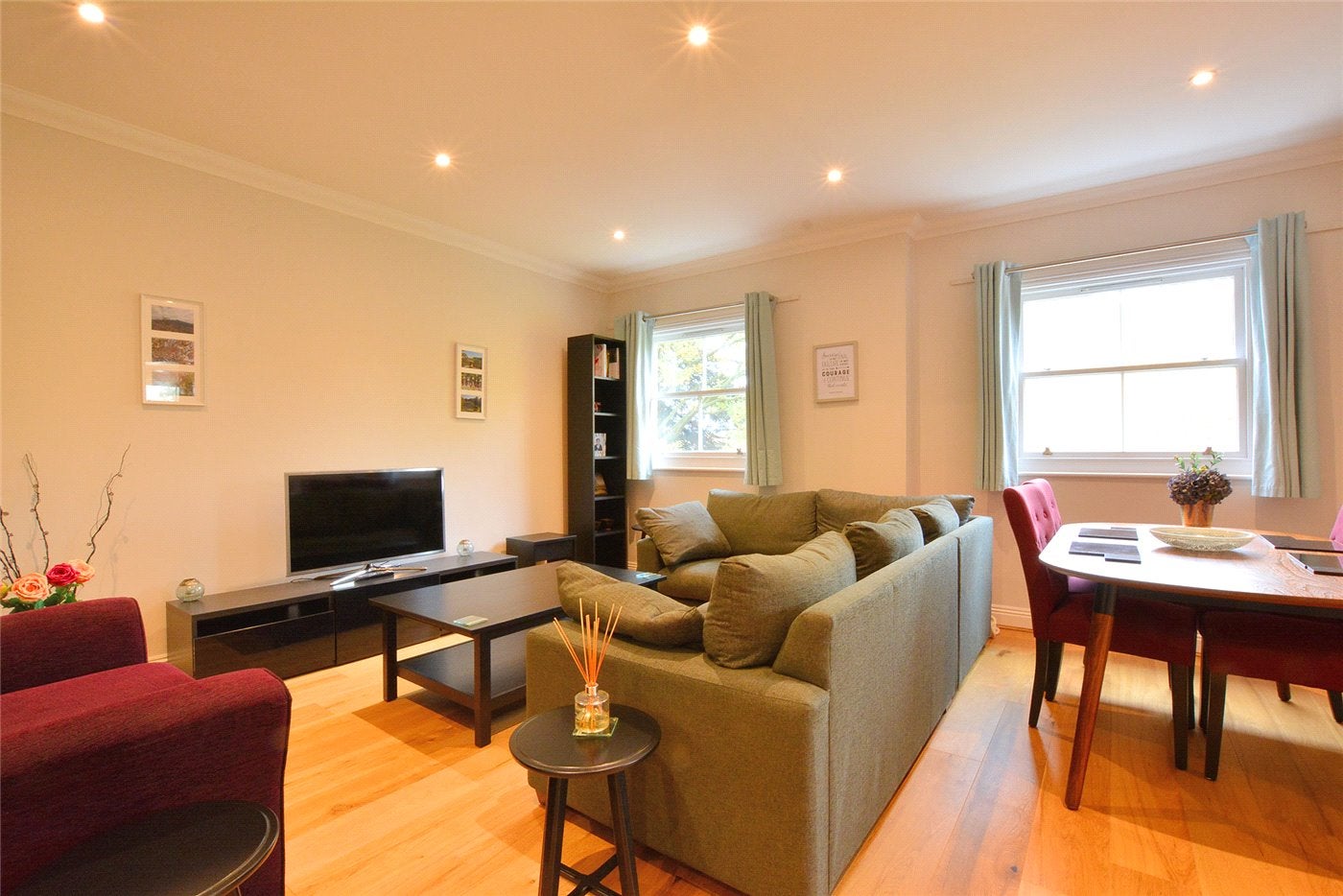 Flat Cedars Close in Greater London