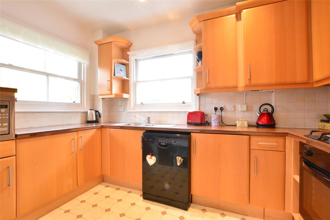 Flat Cedars Close in Greater London