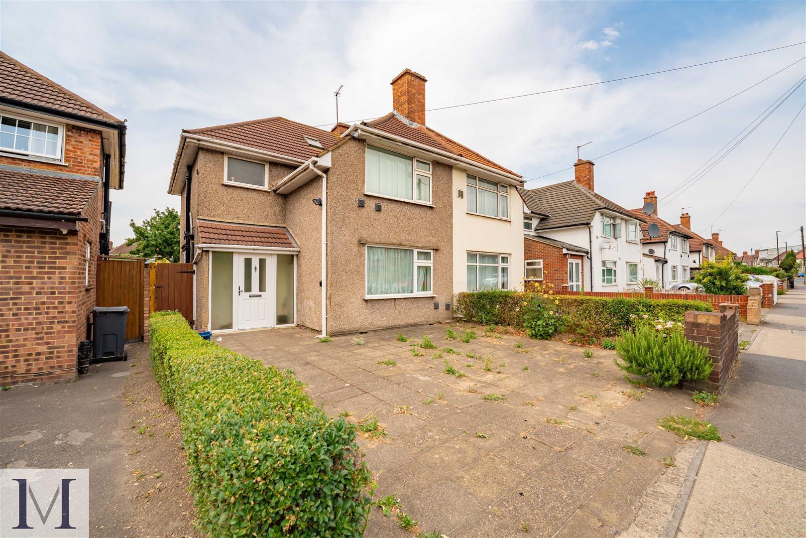 House Vicarage Farm Road in Greater London
