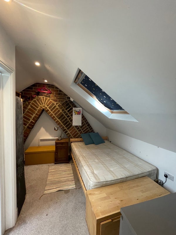 Room Huyton Road in Bristol