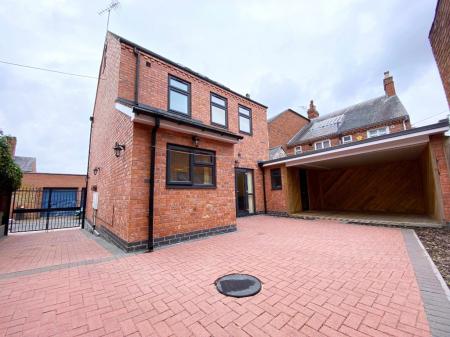 Flat Abingdon Road in Leicester