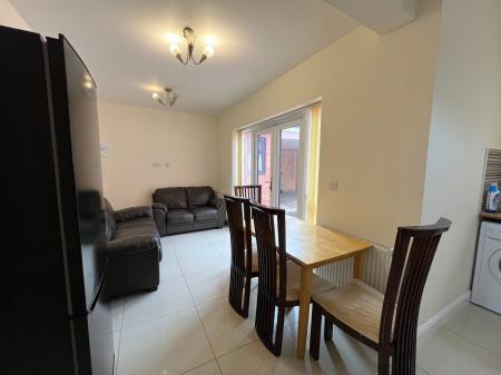 Flat Abingdon Road in Leicester