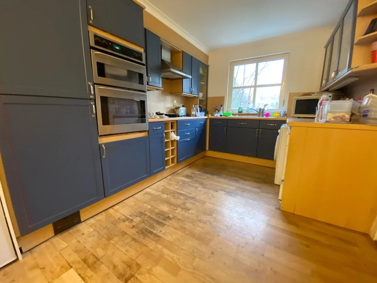 Room Queen of Denmark Court in Greater London