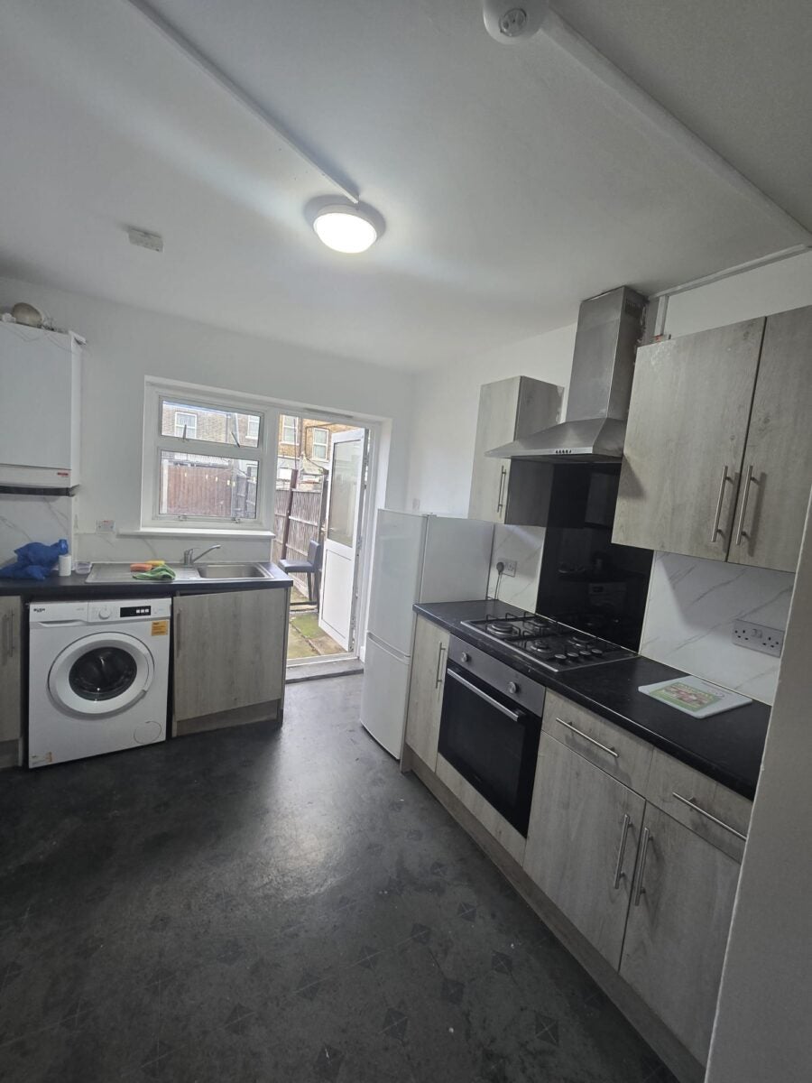 Flat Grosvenor Road in Greater London