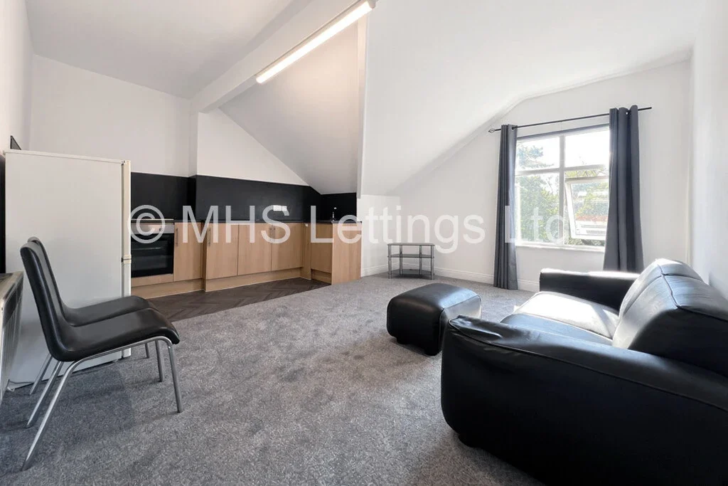 Flat Kirkstall Lane in Leeds