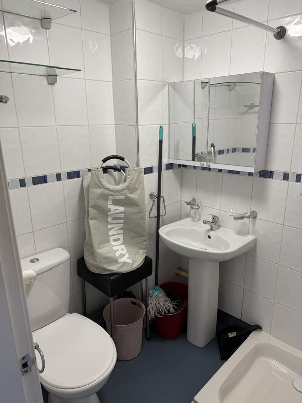 Room Redhall Crescent in City of Edinburgh