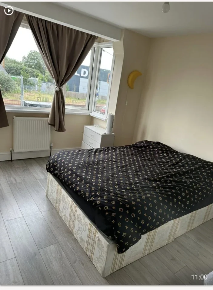 Room Buxton Road in Greater London