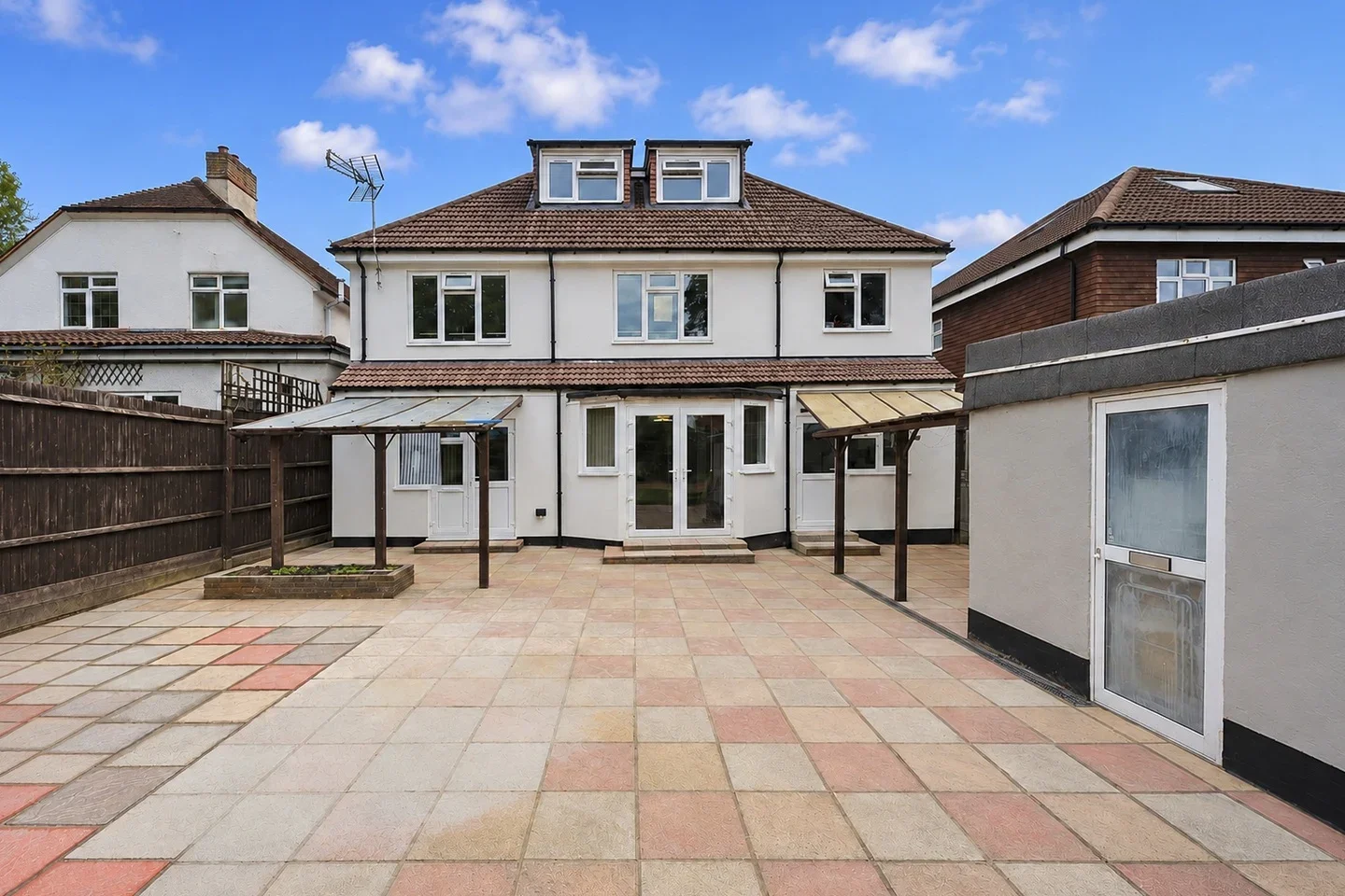 Flat Windmill Lane in Epsom and Ewell