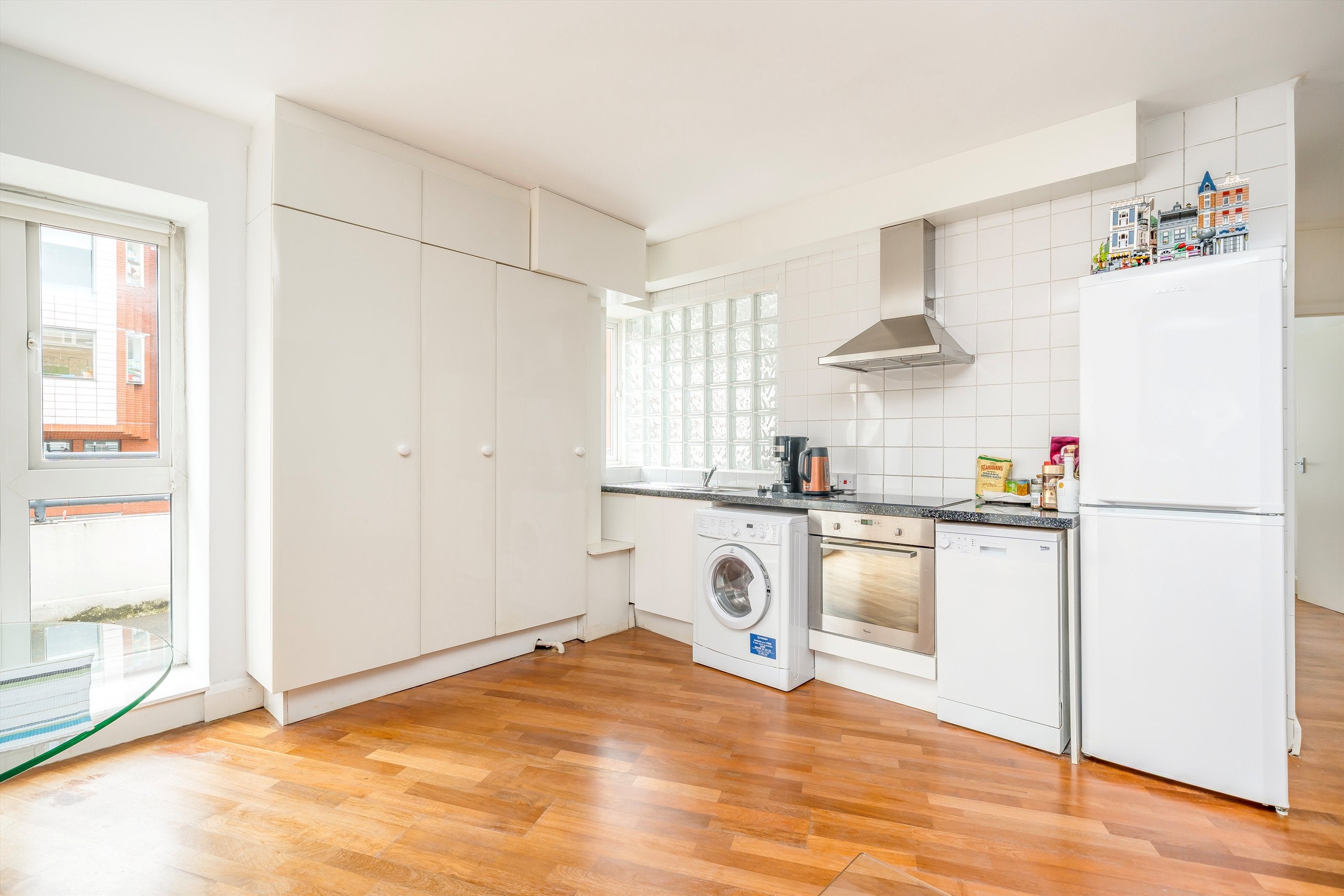 Flat Harrington Road in Greater London