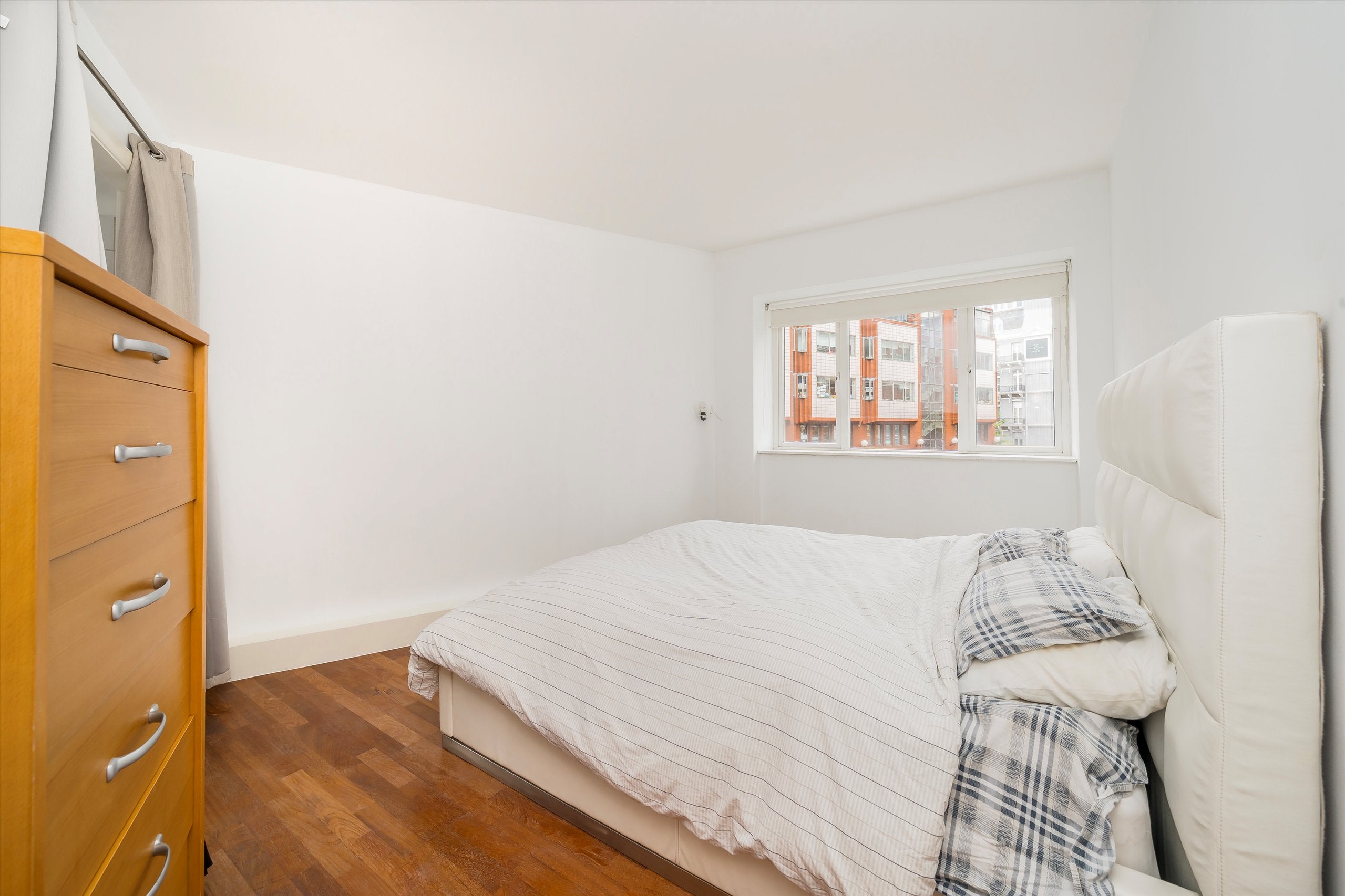 Flat Harrington Road in Greater London