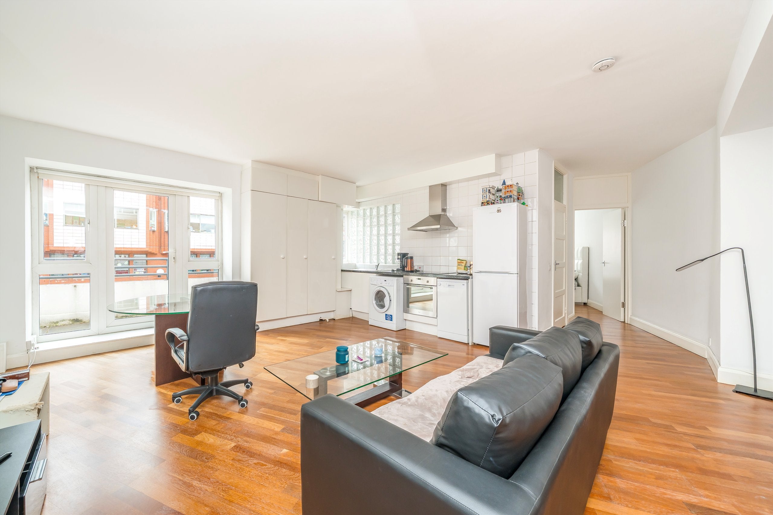 Flat Harrington Road in Greater London