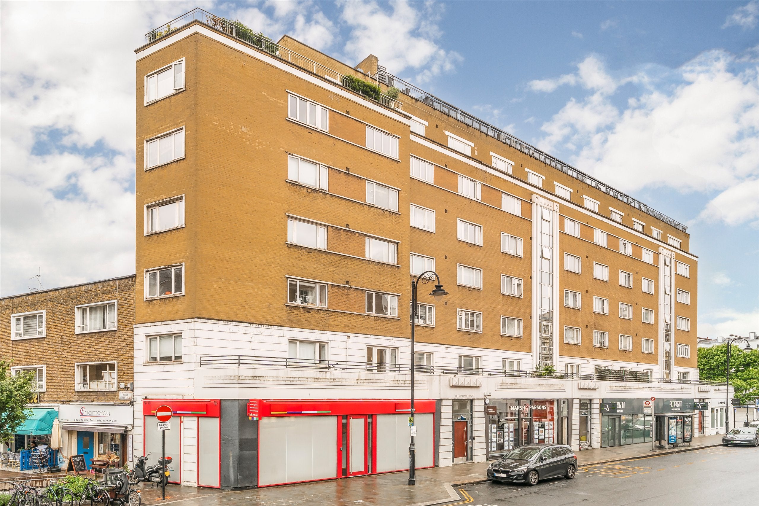 Flat Harrington Road in Greater London