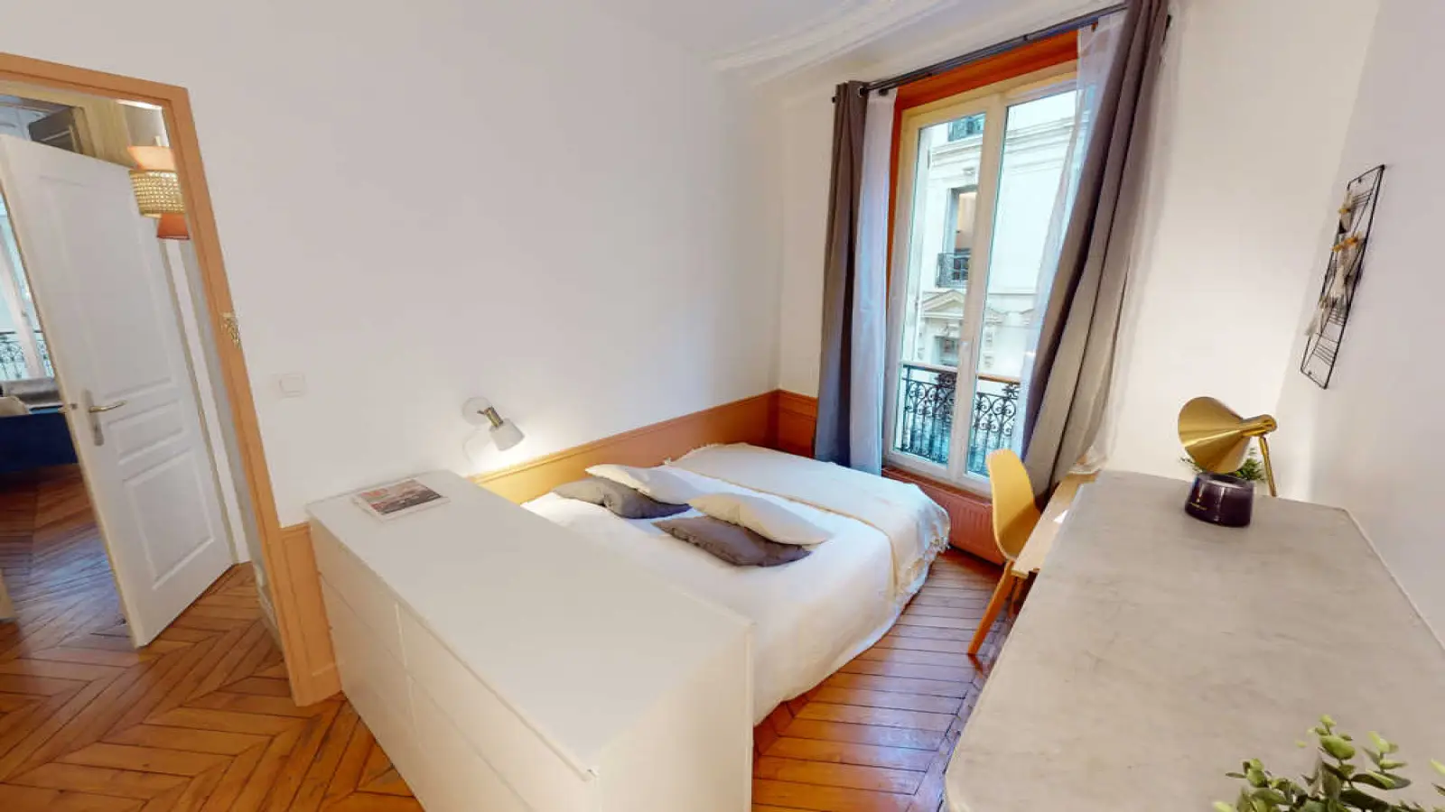 Room Rue La Boétie in Paris