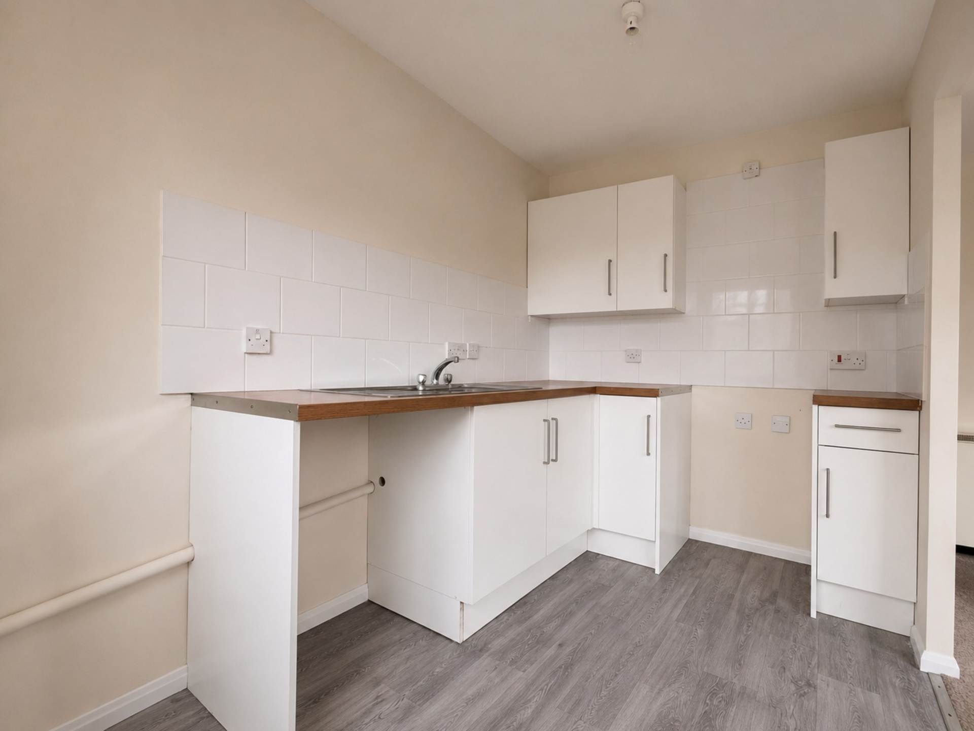 Flat Enville Way in Colchester